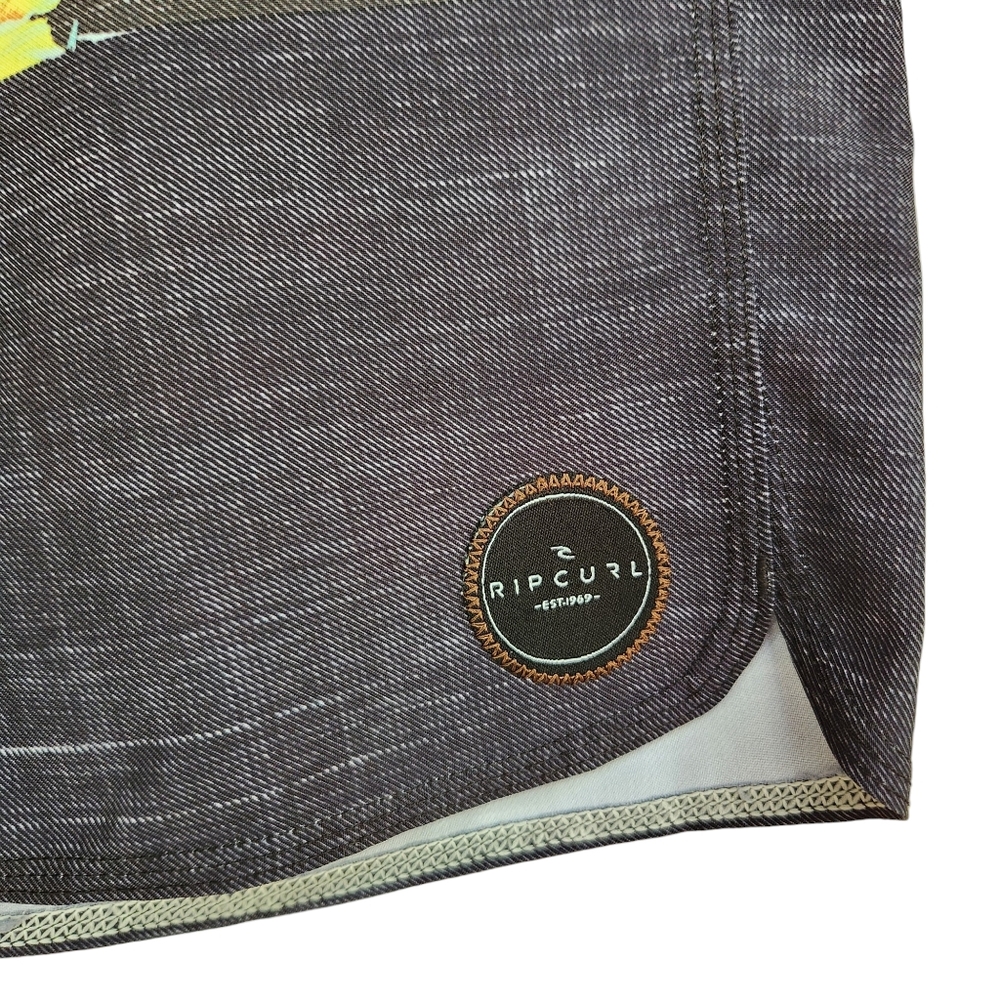 RIP CURL Hawaii Floral Palm Leaf 9” Board Shorts - Picture 6 of 12